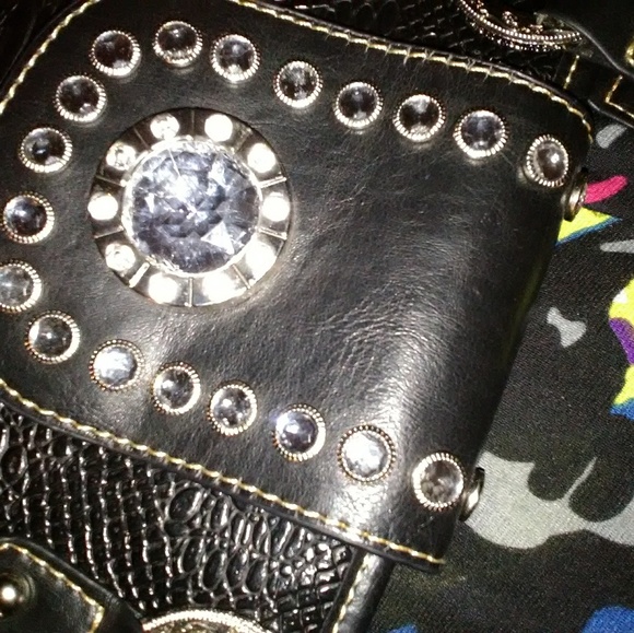 Sold - Picture 3 of 5